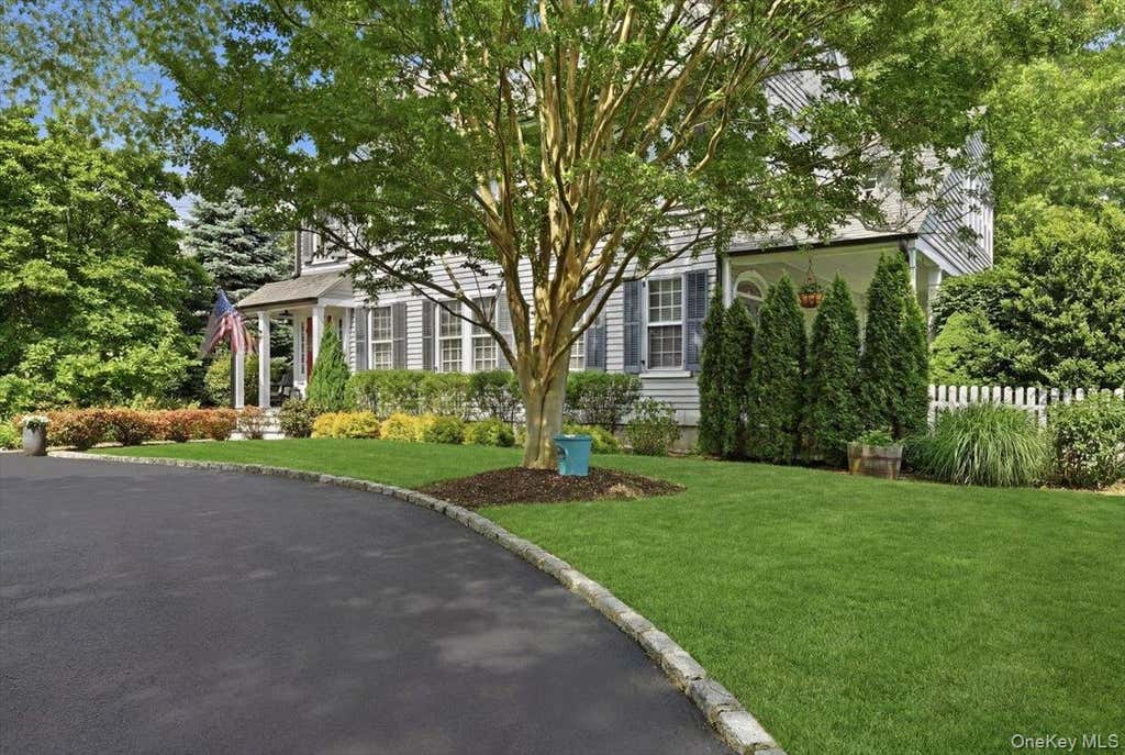 Photo of 39 Little East Neck Road S, Babylon, NY 11702 (MLS # 1012049)