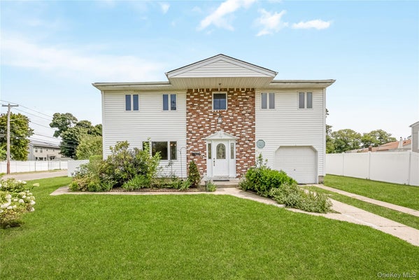 1 AUTUMN LN, AMITYVILLE, NY 11701 - Image 4a37c9ffad1383447eaec1d03ecab412/2017261082