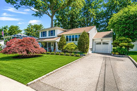 Homes For Sale - 15 Wood Drive<br/> Oyster Bay, NY 11771