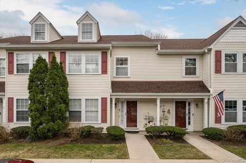 Condo For Sale - 54 Stratford Green<br/> Farmingdale, NY 11735