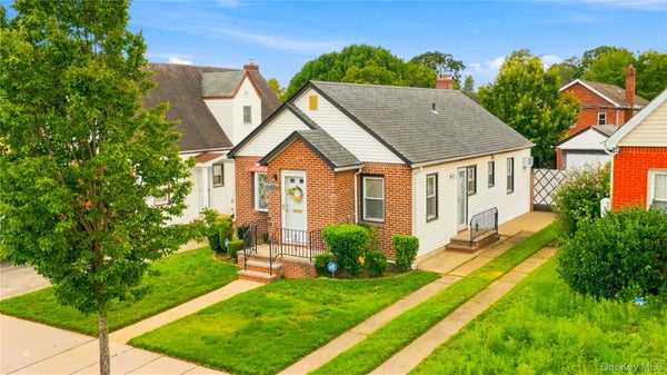 4850 188TH ST, FRESH MEADOWS, NY 11365 - Image 4a3e6789ce1c1c4f8a0ffeb27861aa10/4098228090