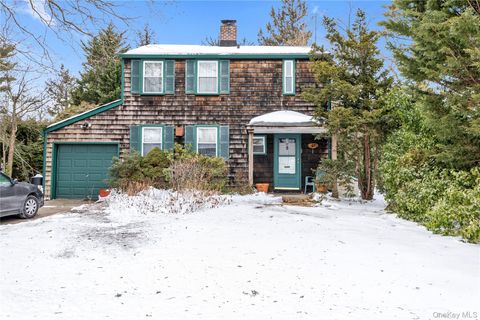 27 Deepdale Parkway Roslyn Heights NY 11577