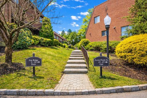 Condo For Sale - 63 Acorn Ponds Drive<br/> Roslyn, NY 11576