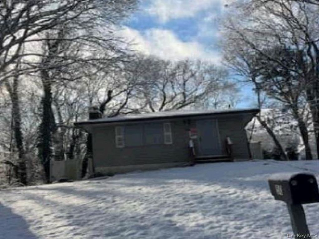 Photo of 50 ASTOR Drive, Shirley, NY 11967 (MLS # 959276)