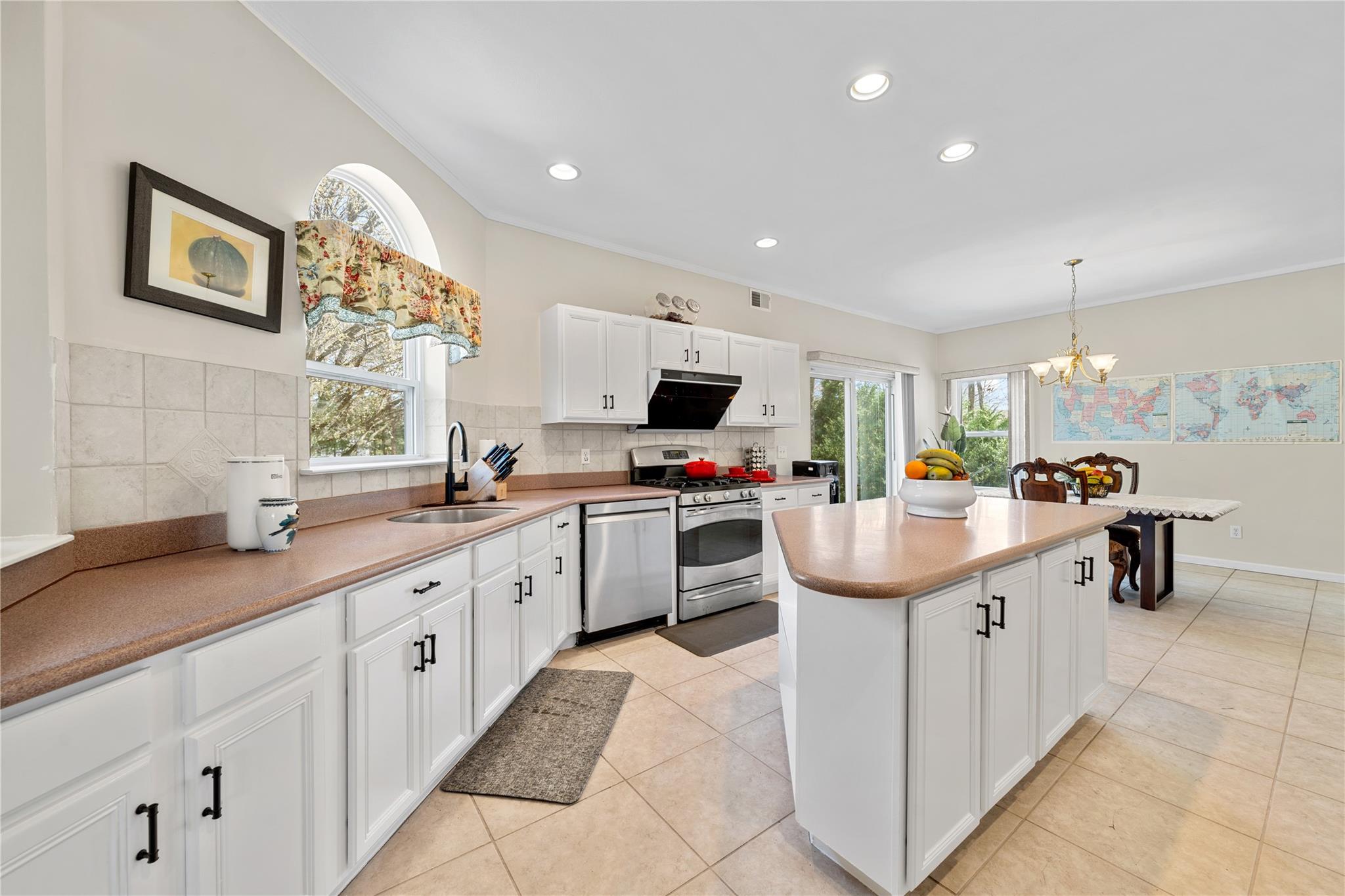 23 Varsity Boulevard, East Setauket, New York image 13
