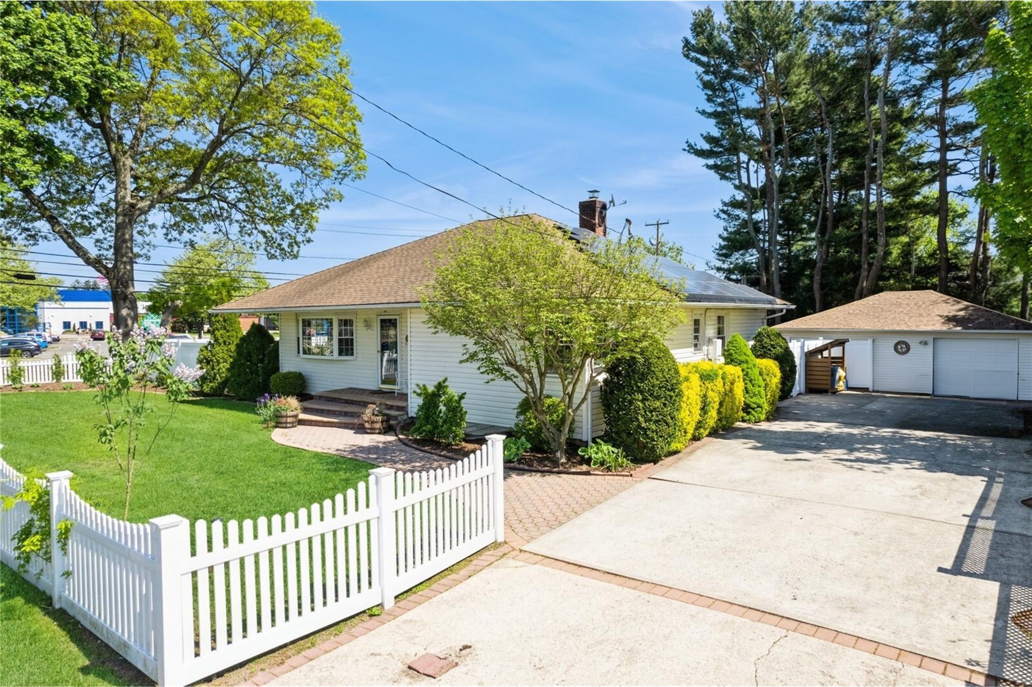 40 Grafton Street, Greenlawn, New York image 24