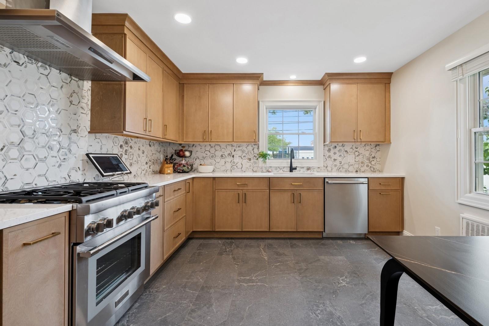 40 Grafton Street, Greenlawn, New York image 6