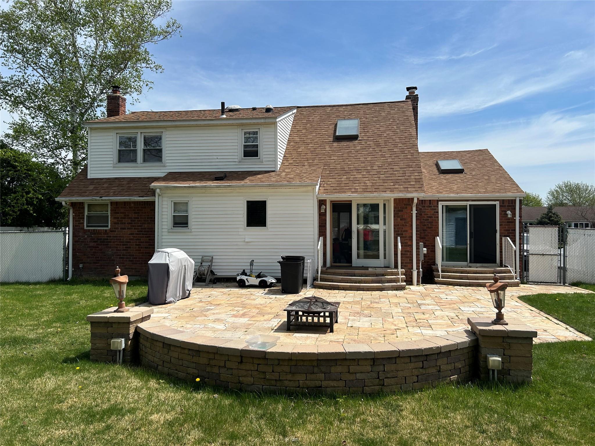 24 Gaymor Lane, Commack, New York image 27