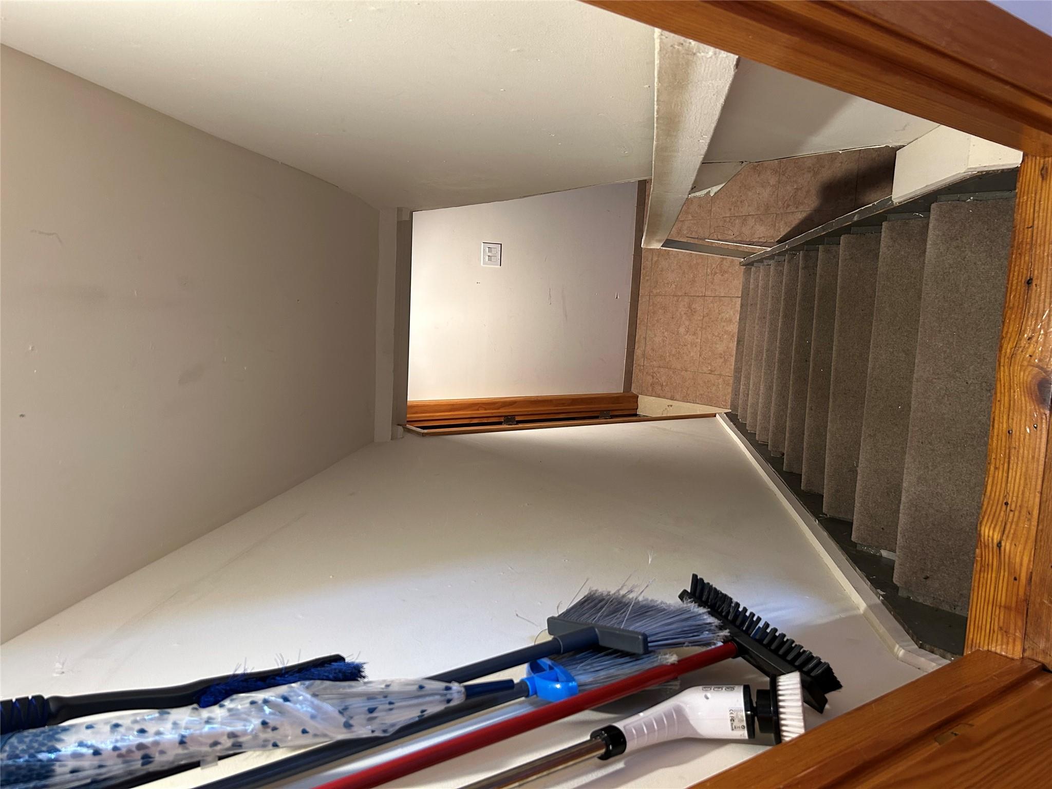 24 Gaymor Lane, Commack, New York image 20