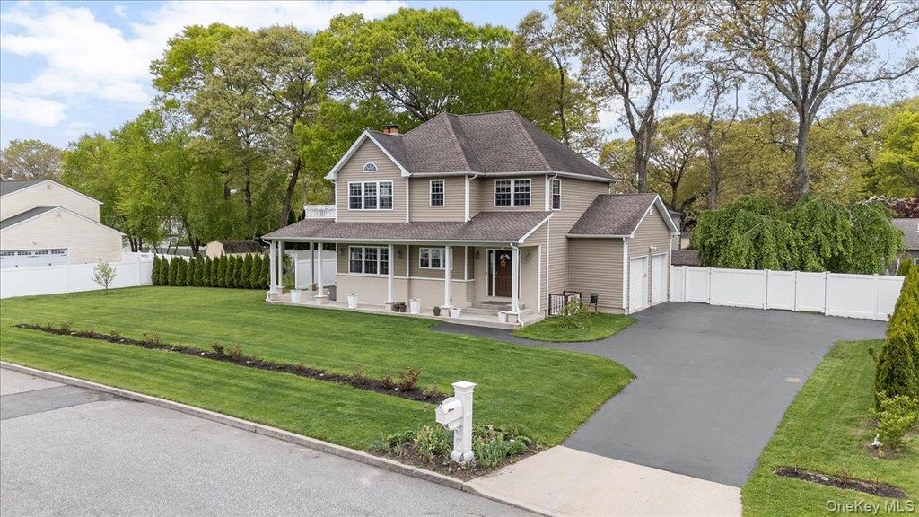 Photo of 8 Manhattan Avenue, Centereach, NY 11720 (MLS # 999962)