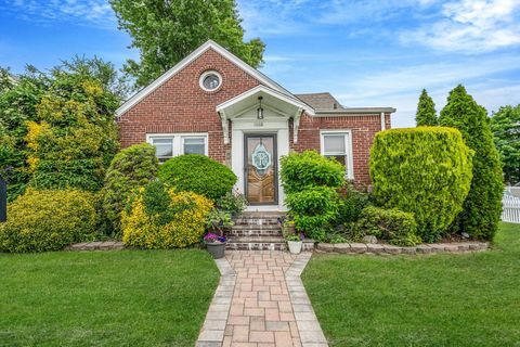 1668 Atherton Avenue Elmont NY 11003