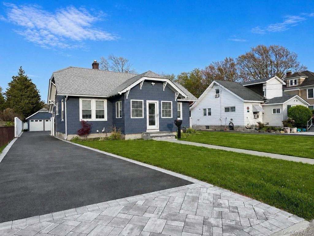 Photo of 155 Jayne Avenue, Patchogue, NY 11772 (MLS # 997578)