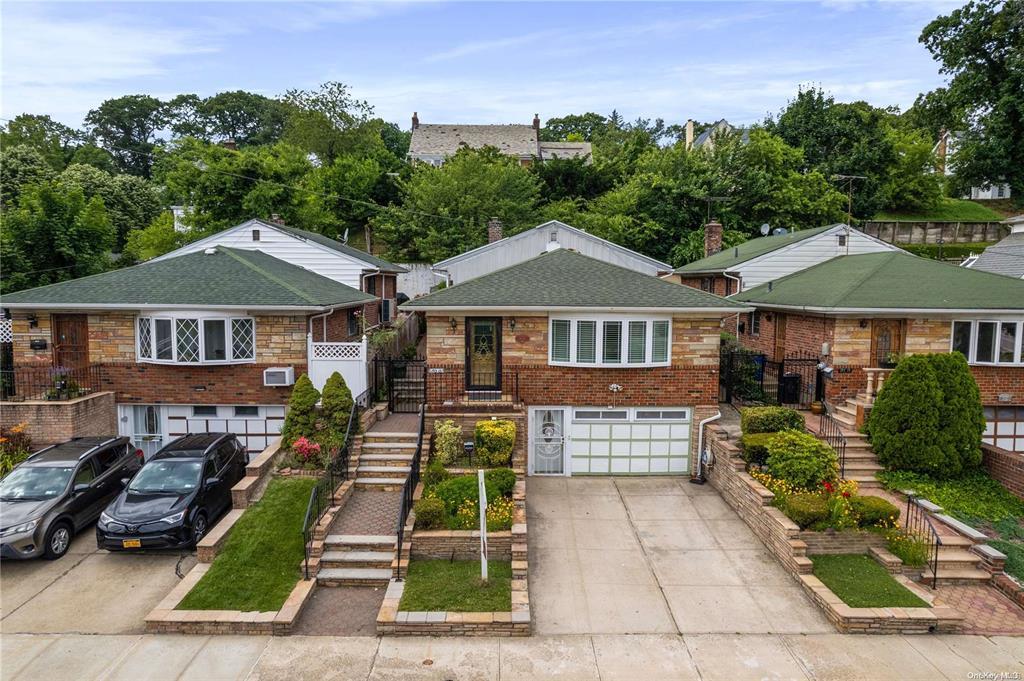 Rental Property at Hillside Avenue 2nd Floor, Hollis, Queens, NY - Bedrooms: 3 
Bathrooms: 2 
Rooms: 8  - $4,200 MO.