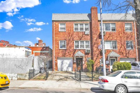 21-11 33rd Road Astoria NY 11106