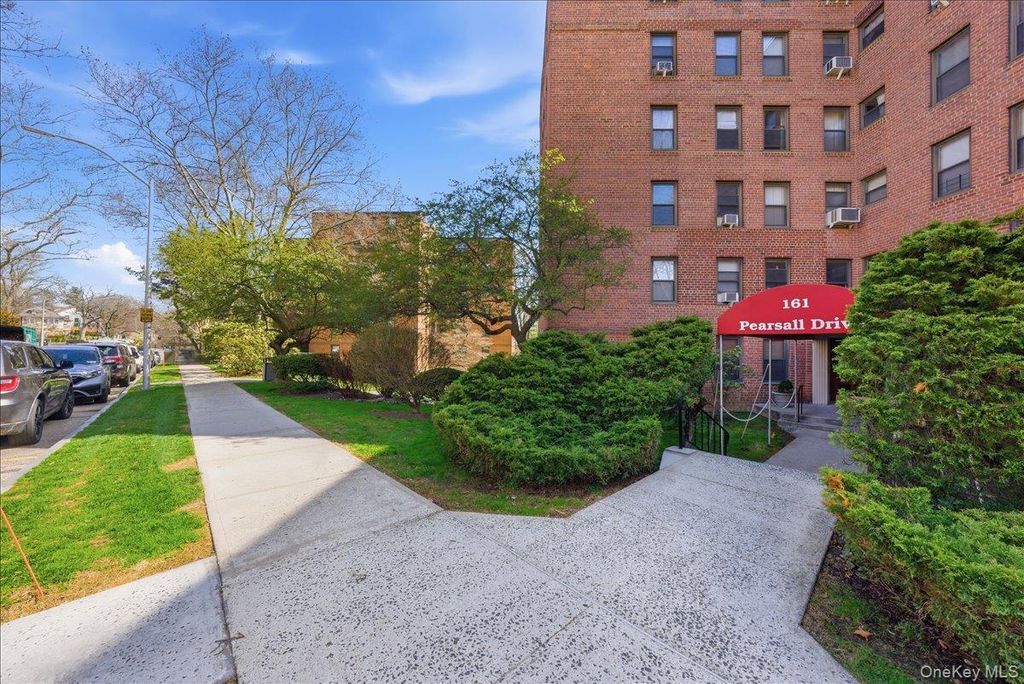 Photo of 161 Pearsall Drive #2B, Mount Vernon, NY 10552 (MLS # 981709)