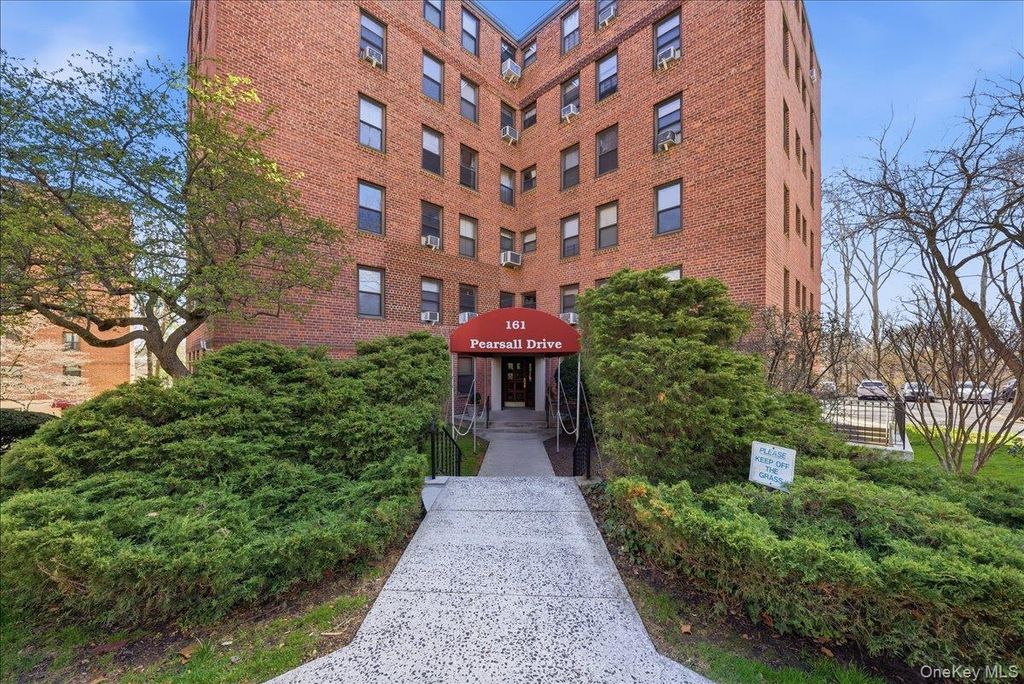 Photo of 161 Pearsall Drive #2B, Mount Vernon, NY 10552 (MLS # 981709)
