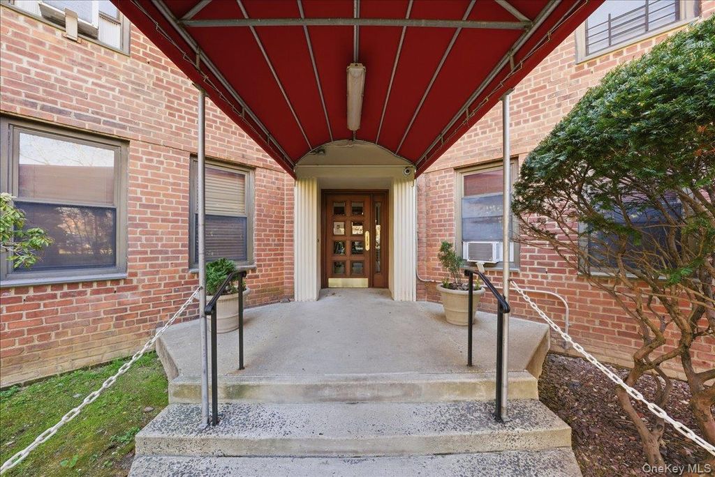 Photo of 161 Pearsall Drive #2B, Mount Vernon, NY 10552 (MLS # 981709)