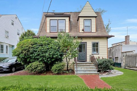 Photo of 11 Woodland Avenue, New Rochelle, NY 10805 (MLS # 940705)