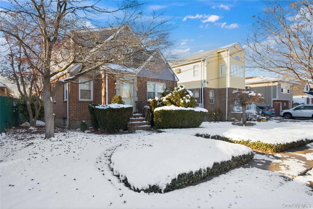 Photo of 76 Westend Avenue, Valley Stream, NY 11580 (MLS # 945220)