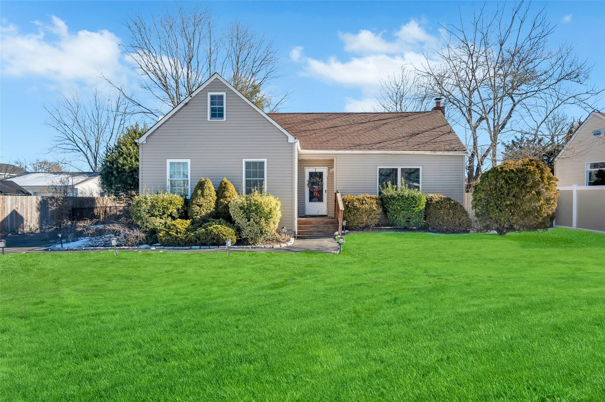 25 Minerva Lane Ln, Centereach, New York image 4
