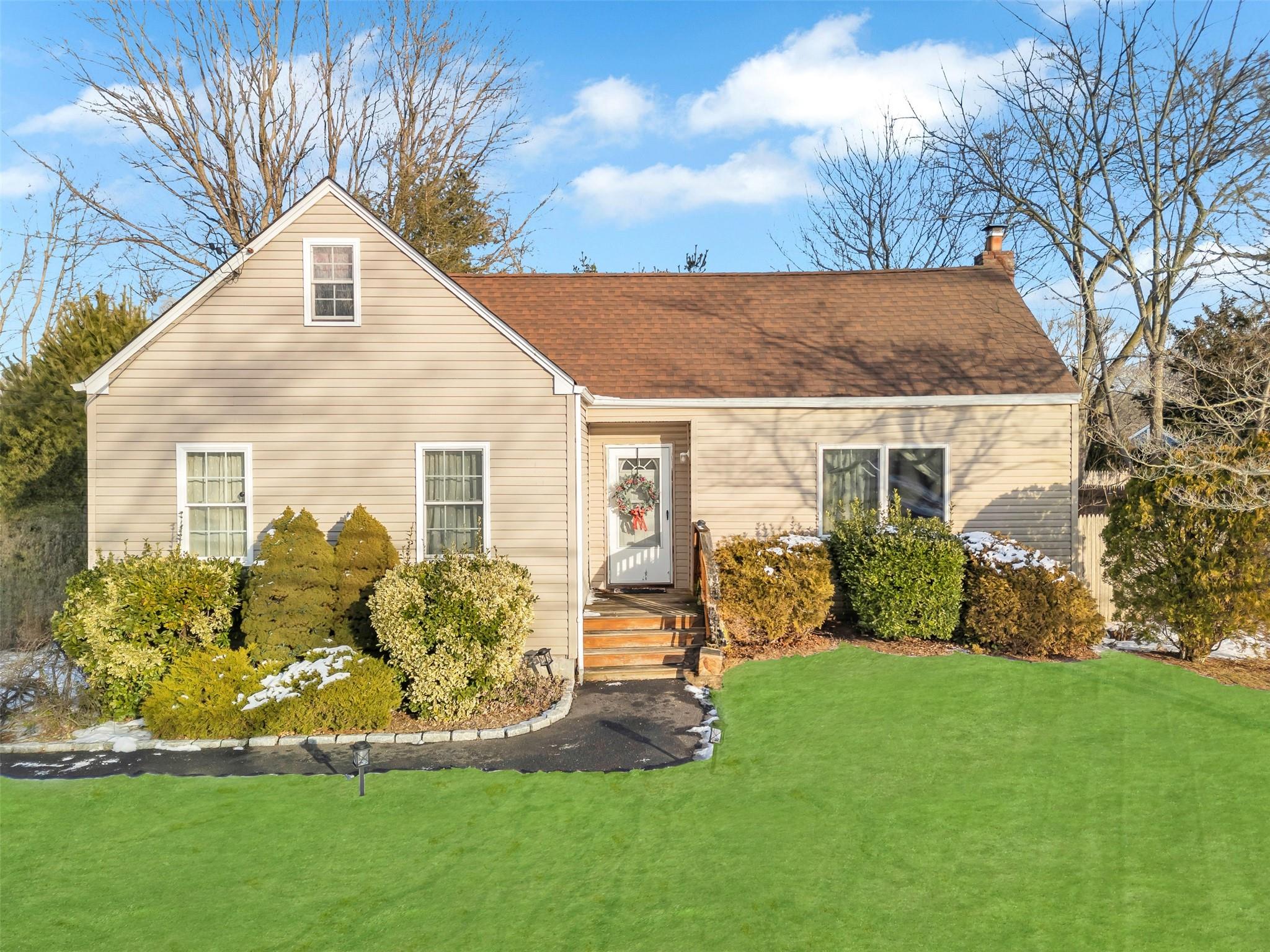 25 Minerva Lane Ln, Centereach, New York image 2