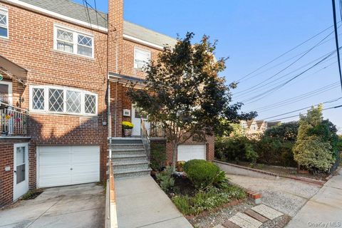 Photo of 902 Dean Avenue, Bronx, NY 10465 (MLS # 915496)
