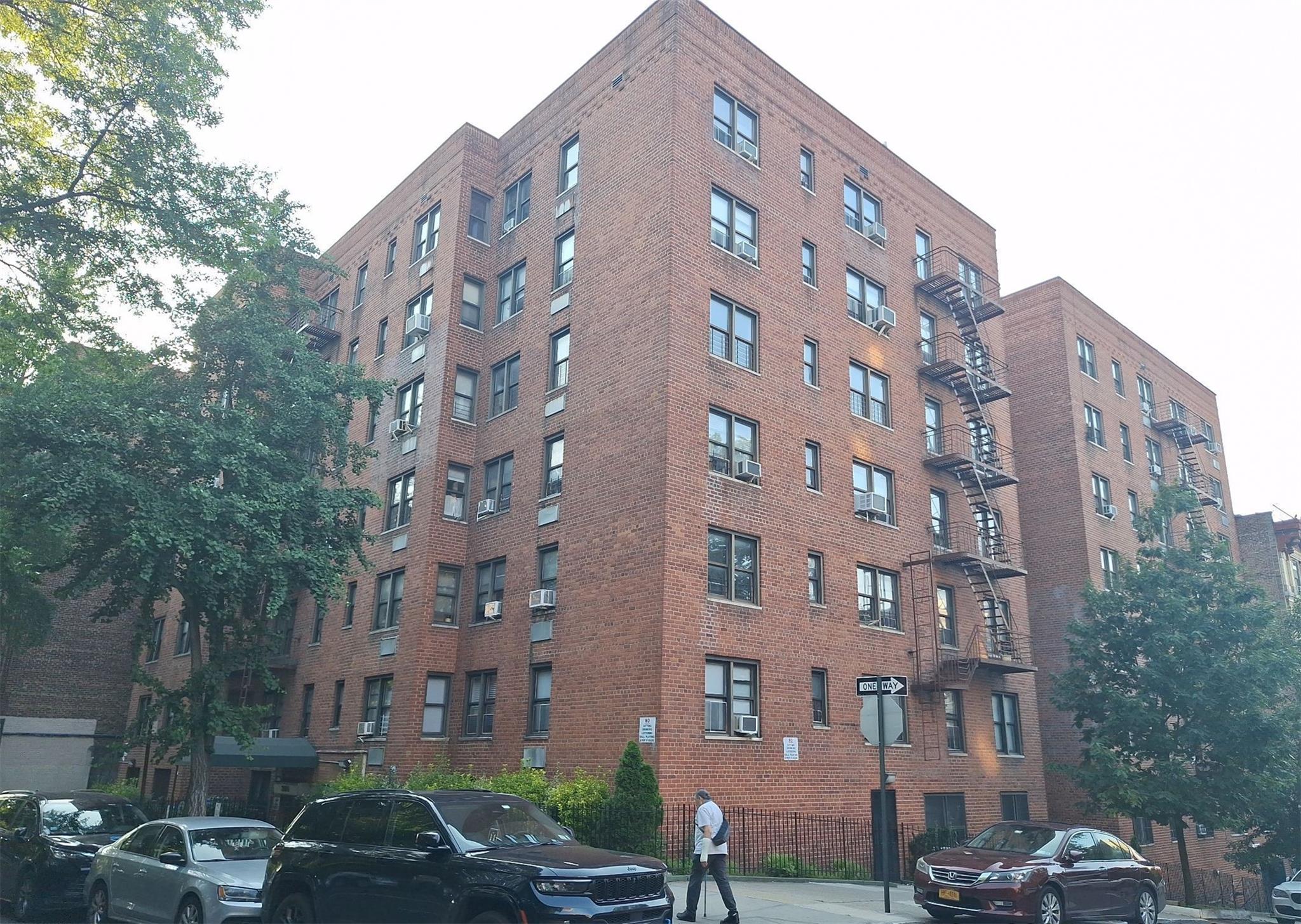 Property for Sale at Marion Avenue 4C, Bronx, New York - Bedrooms: 2 
Bathrooms: 1 
Rooms: 4  - $179,900