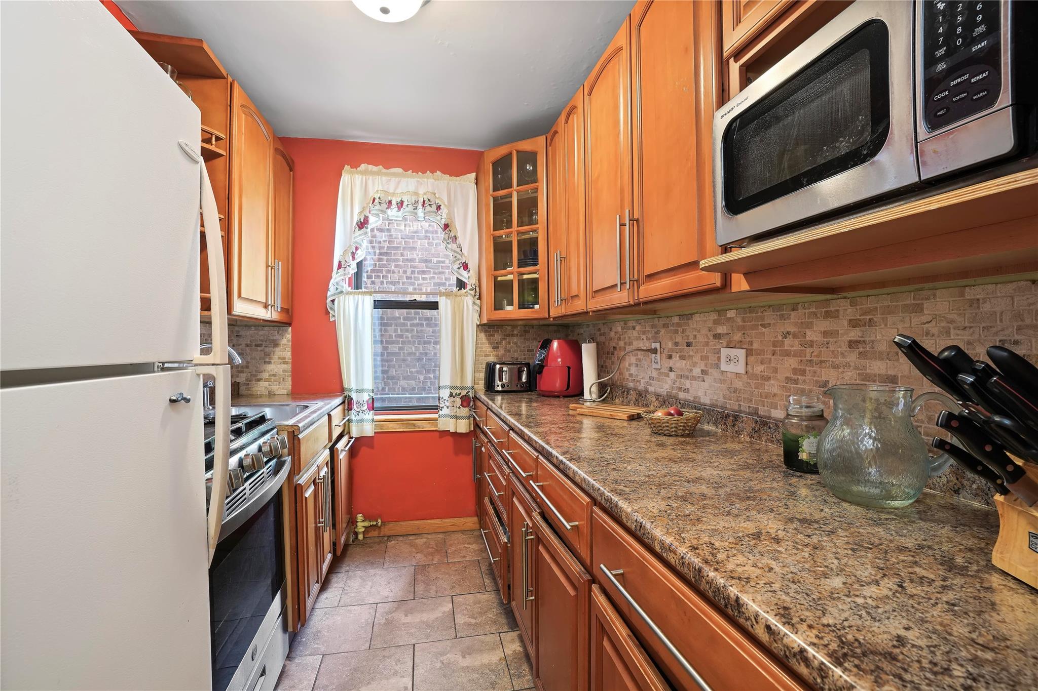 52-15 65 Place #2A, Maspeth, New York image 13
