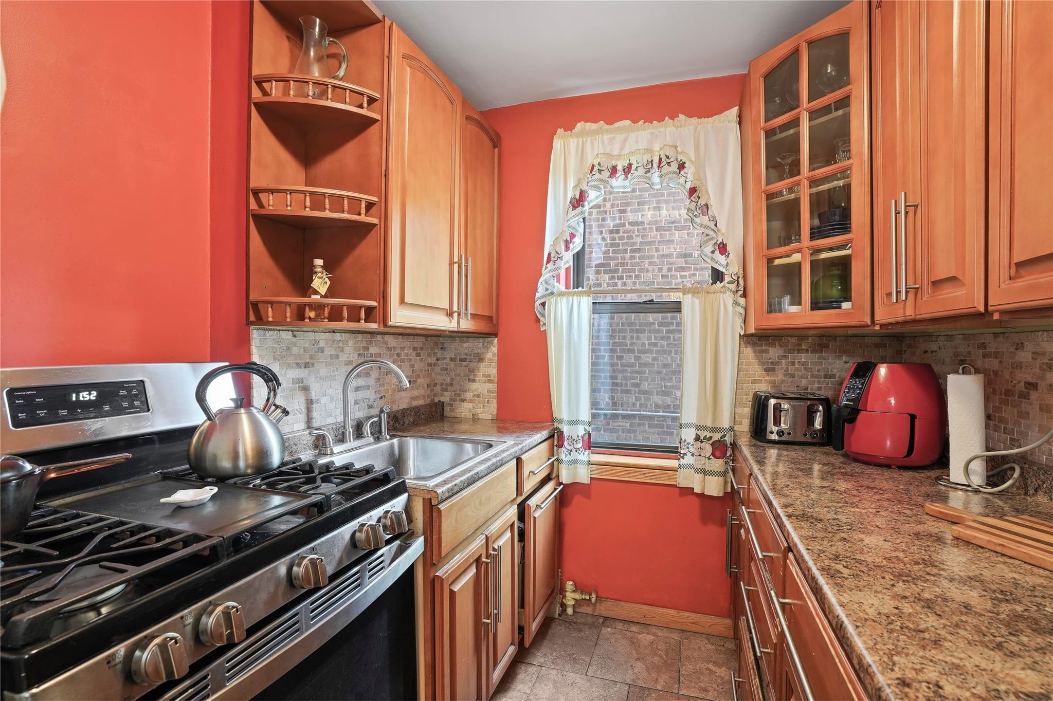 52-15 65 Place #2A, Maspeth, New York image 15