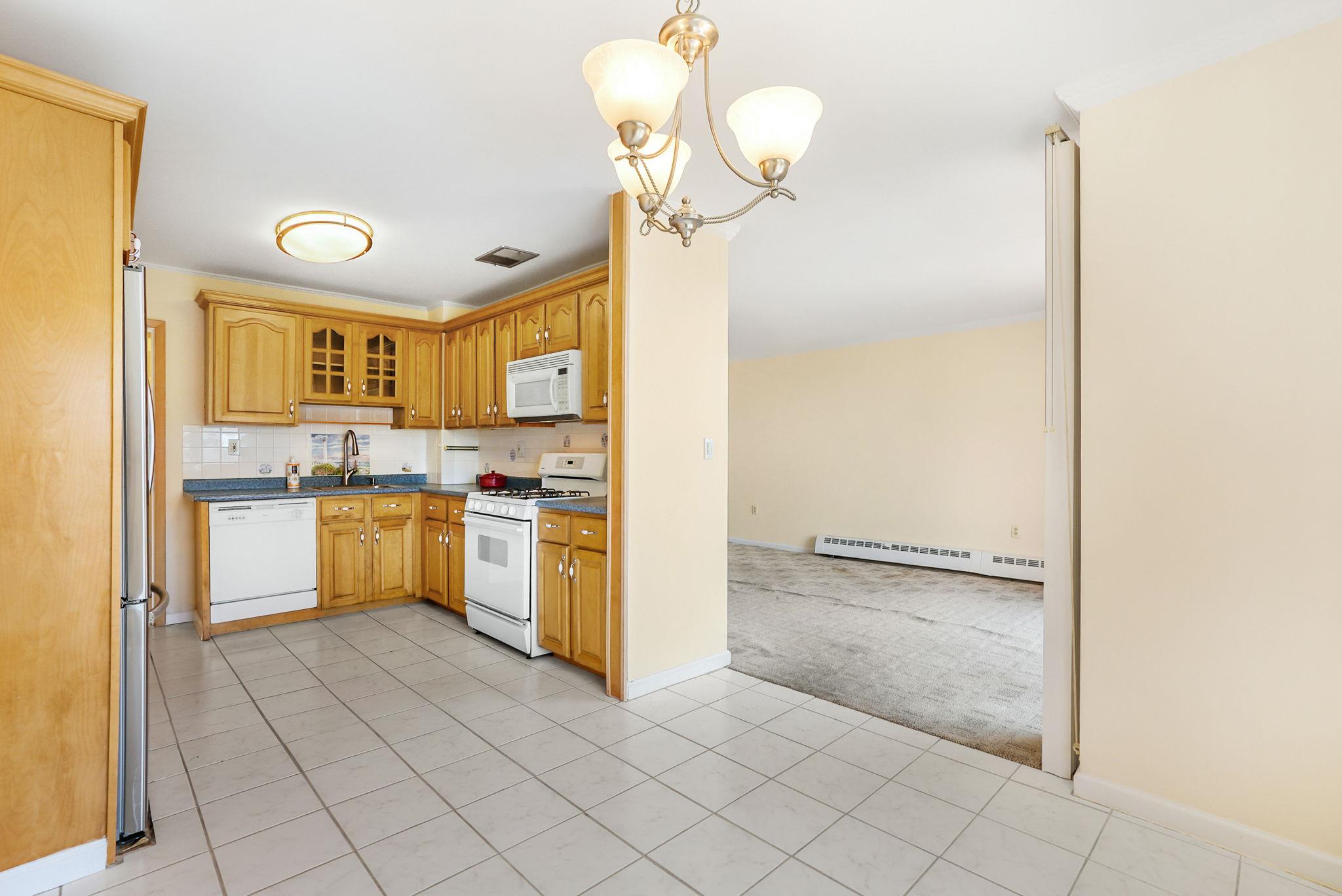 332 Terry Boulevard, Holbrook, New York image 9
