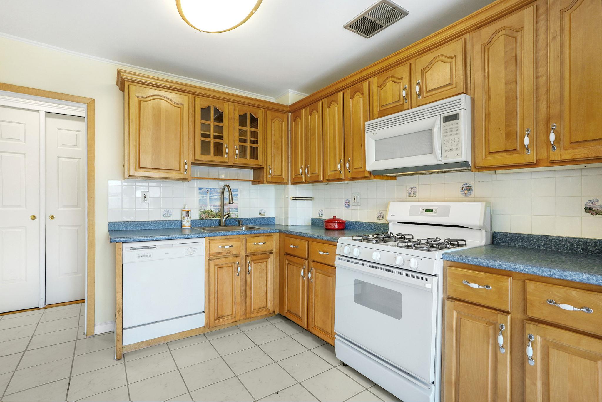 332 Terry Boulevard, Holbrook, New York image 8
