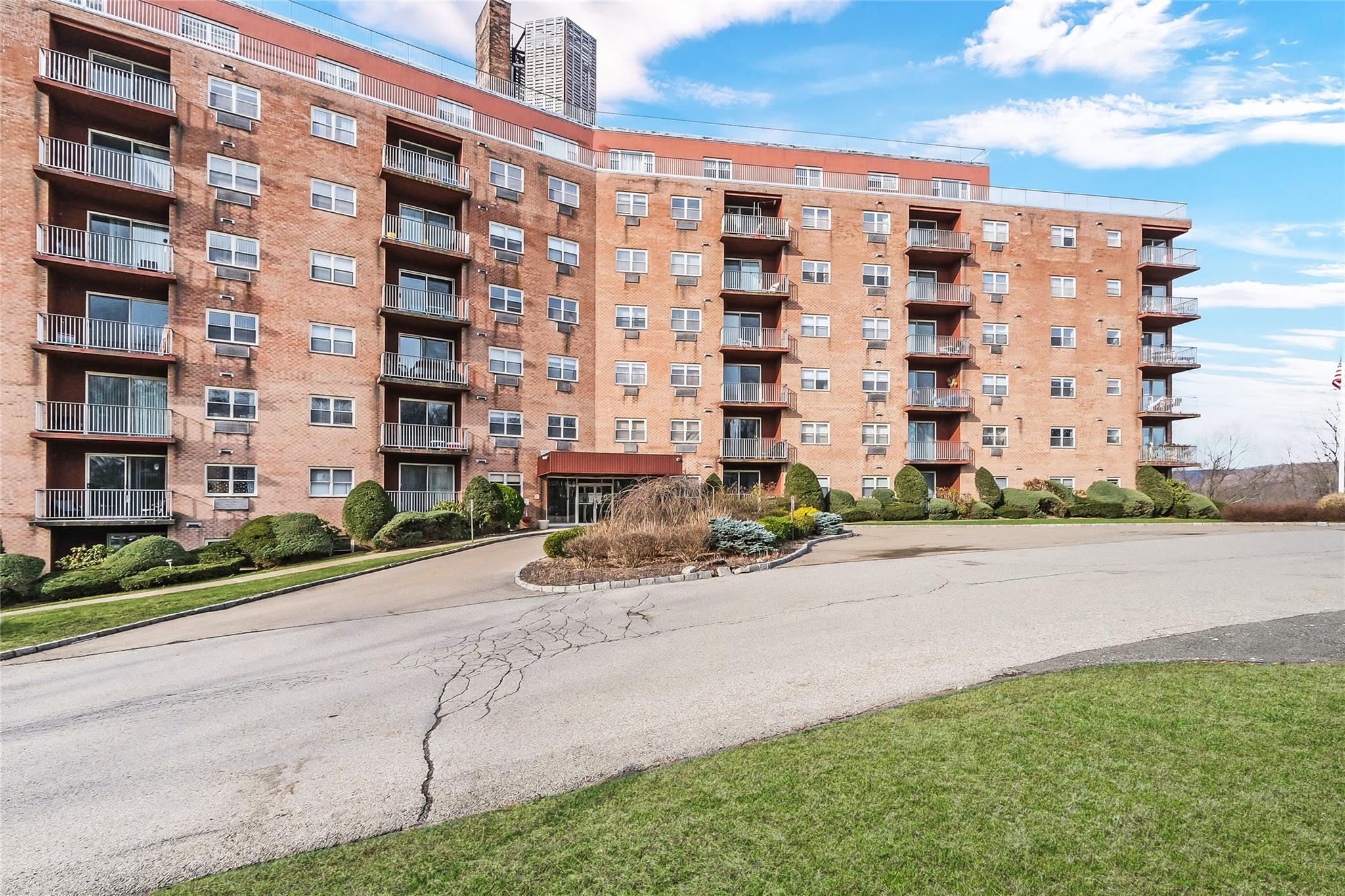 1 Lakeview Drive 4S