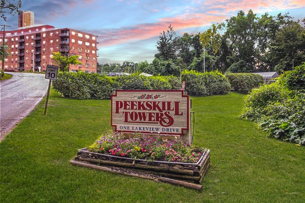 332 Terry Boulevard, Holbrook, New York image 1