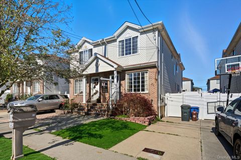 Photo of 31 Beresford Ave, Staten Island, NY 10314 (MLS # 927251)