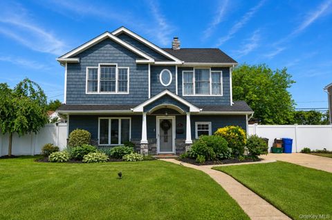 Photo of 26 Sycamore Lane, Levittown, NY 11756 (MLS # 996733)