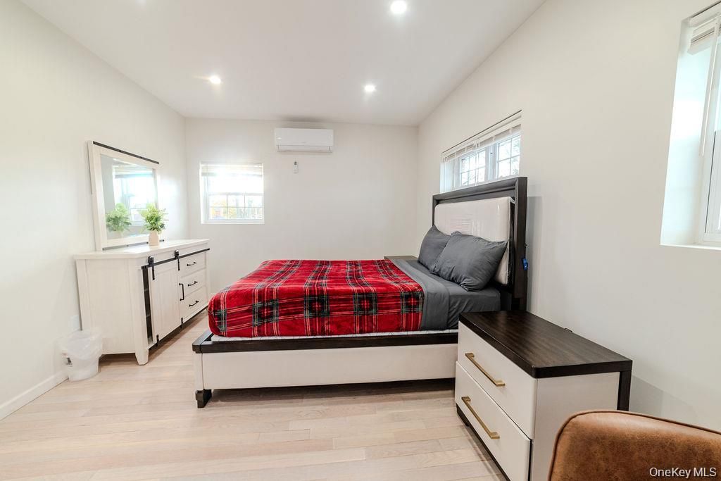 Photo of 327 Mundy Lane, Mount Vernon, NY 10550 (MLS # 946387)