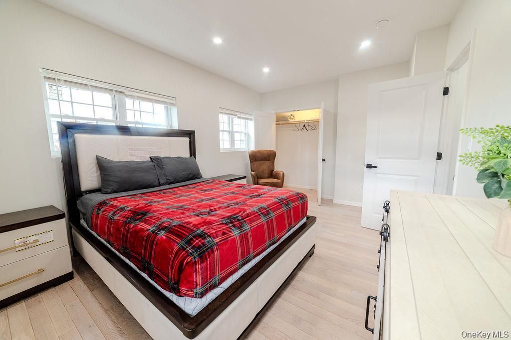 Photo of 327 Mundy Lane, Mount Vernon, NY 10550 (MLS # 946387)