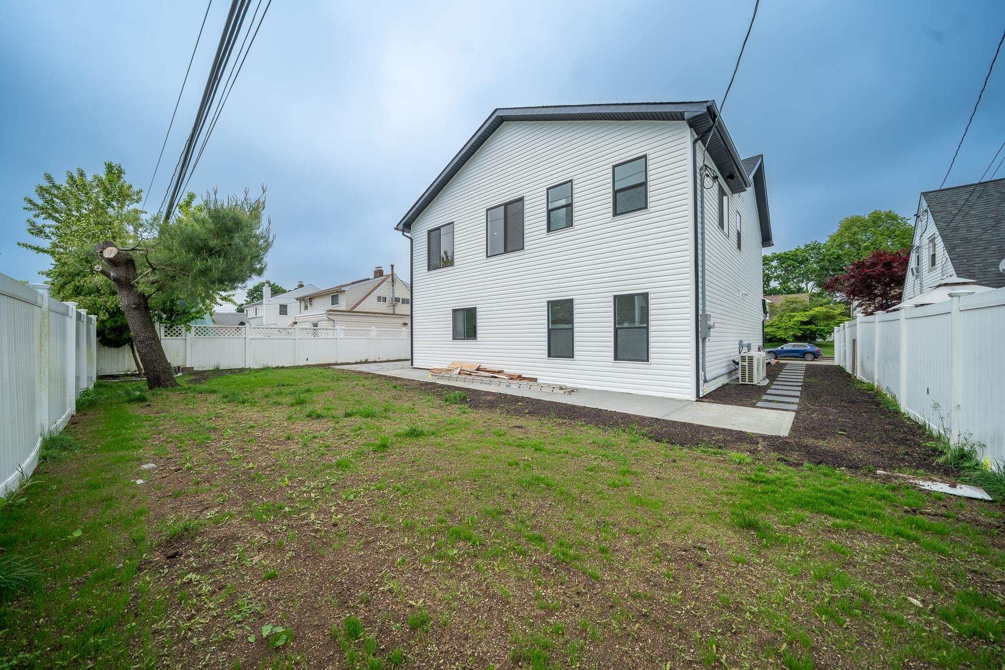 76 Woodcock Lane, Levittown, New York image 32