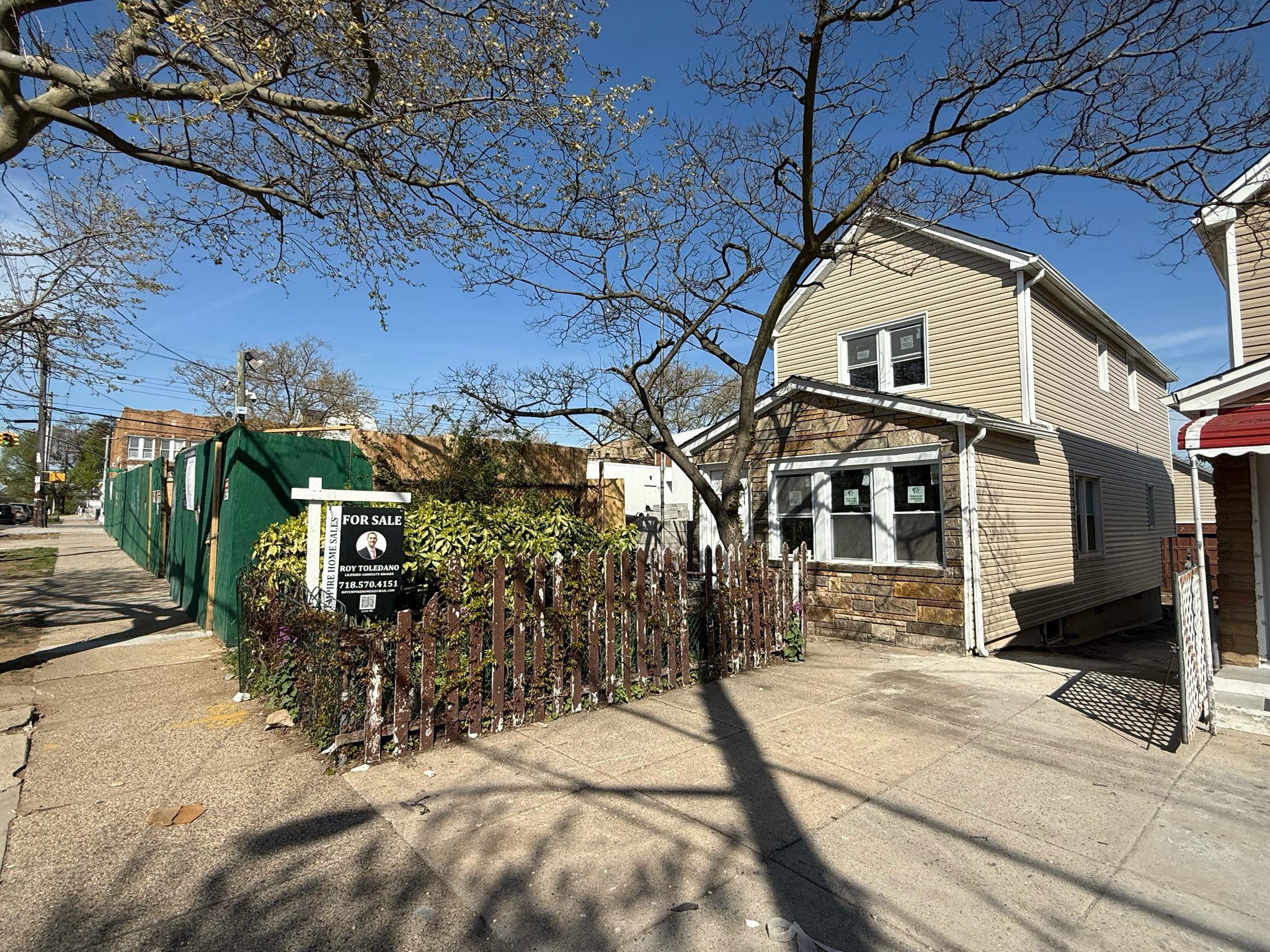 Property for Sale at Linden Boulevard, South Ozone Park, Queens, NY - Bedrooms: 3 
Bathrooms: 3 
Rooms: 6  - $799,999