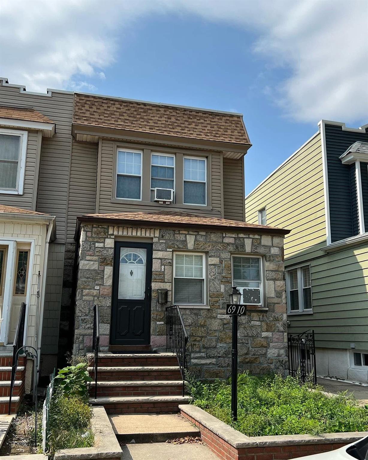 Property for Sale at 68th Street, Glendale, Queens, NY - Bedrooms: 3 
Bathrooms: 3 
Rooms: 7  - $817,000