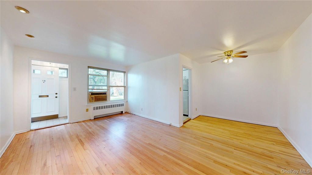 Photo of 33 Edwards St #1 B, Roslyn Heights, NY 11577 (MLS # 986431)