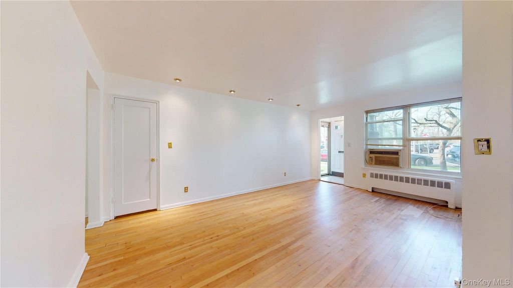 Photo of 33 Edwards St #1 B, Roslyn Heights, NY 11577 (MLS # 986431)