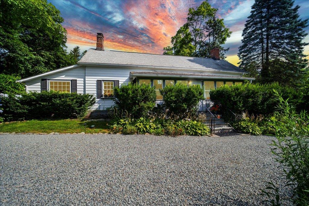 Cedar Hill Road, Wappingers Falls, New York - 4 Bedrooms  
3 Bathrooms  
10 Rooms - 