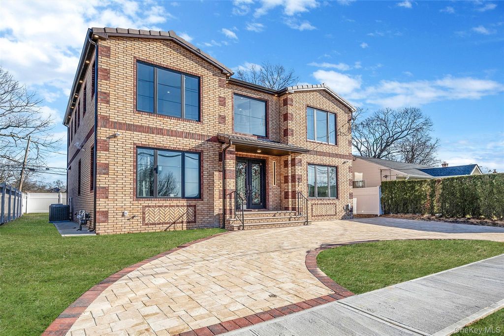 Photo of 957 Dana Avenue, Valley Stream, NY 11580 (MLS # 982611)