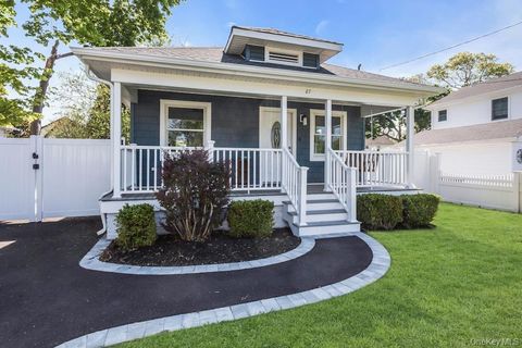 Homes For Sale - 87 Willett Avenue<br/> Suffolk County, Sayville, NY 11782