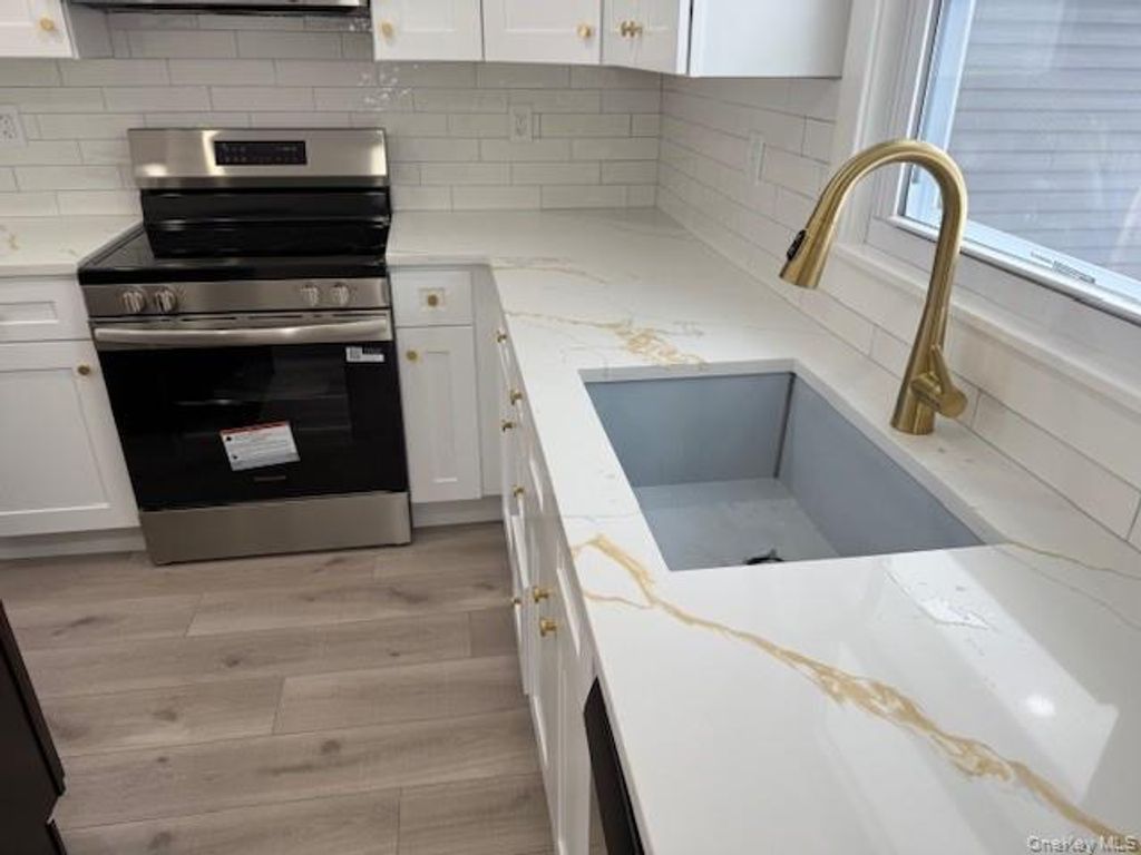 Photo of 1052 Bay Shore Avenue, Bay Shore, NY 11706 (MLS # 942949)