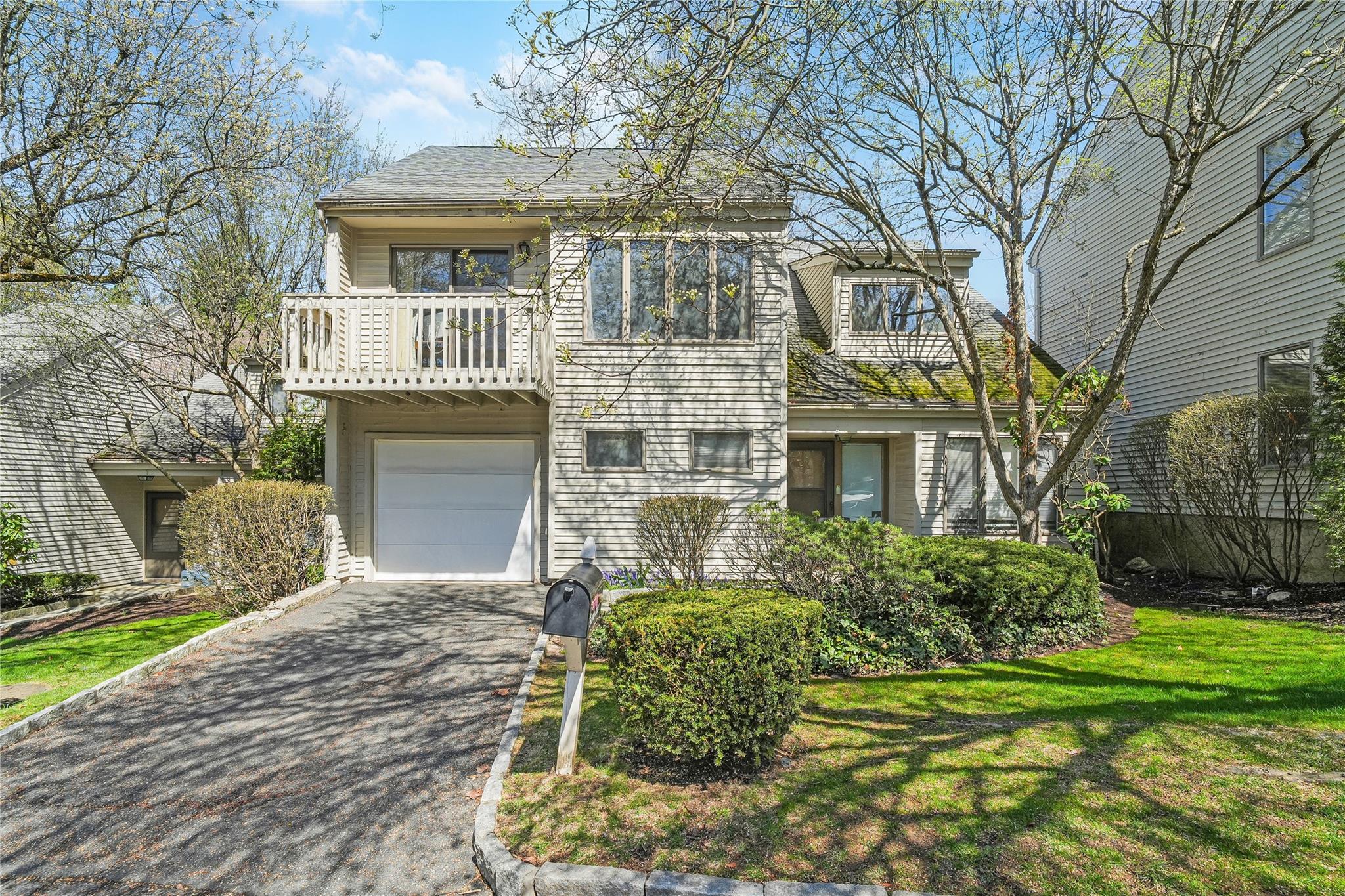 3 Evon Court, Scarsdale, New York image 1