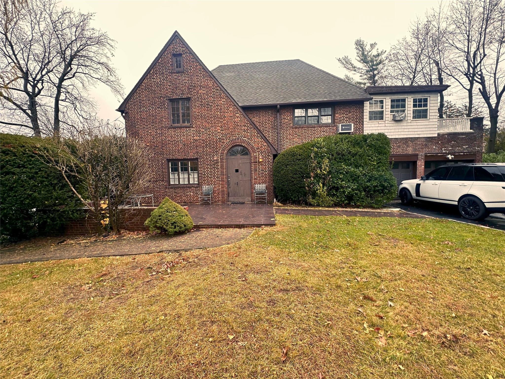 6 Tuddington Road, Great Neck, New York image 3