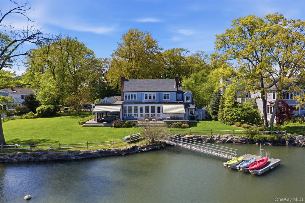 Photo of 9 Bishop Place, Larchmont, NY 10538 (MLS # 981036)