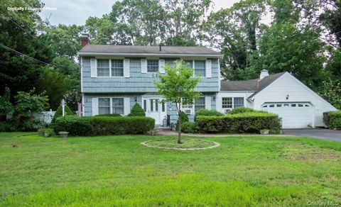 Photo of 8 Skyview Lane, Stony Brook, NY 11790 (MLS # 1029571)